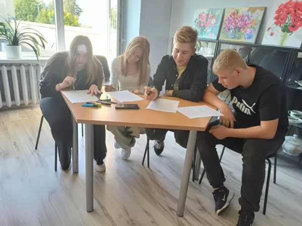 Ieva, Marta, Krišjānis, Jānis, 8.kl.